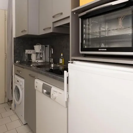 Apartment Climatise Au Lavandou, 1er Etage, Acces Plage, Equipements Complets - Fr-1-803-16 Le Lavandou