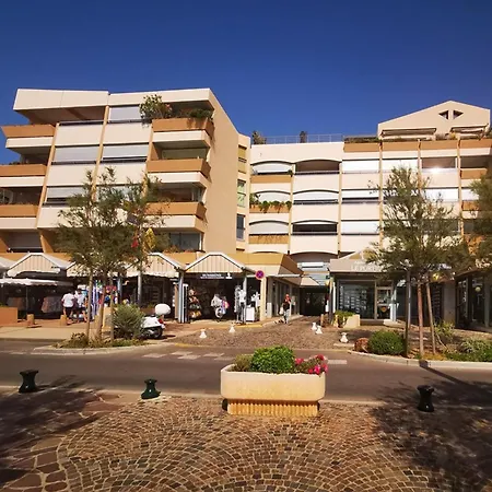 Apartment Climatise Au Lavandou, 1er Etage, Acces Plage, Equipements Complets - Fr-1-803-16 Le Lavandou